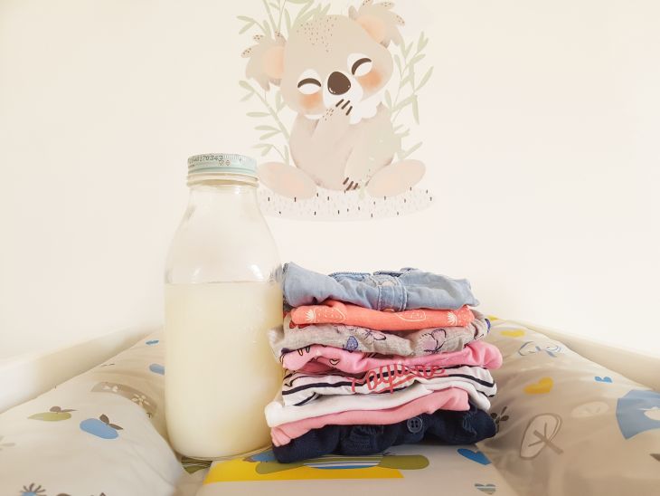 faire sa lessive pour les vêtements de bébé