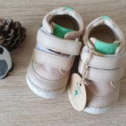 premières chaussures de bébé