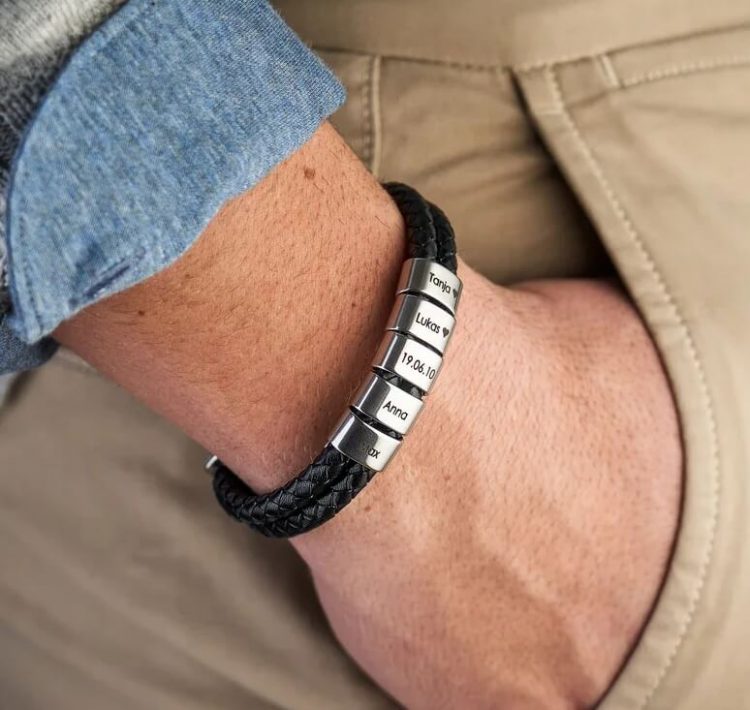 idée cadeau pour un papa : vêtements et bracelet