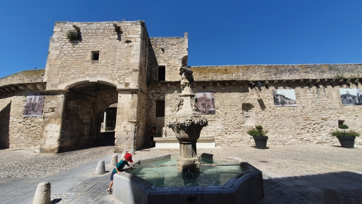 visite pernes les fontaine vaucluse