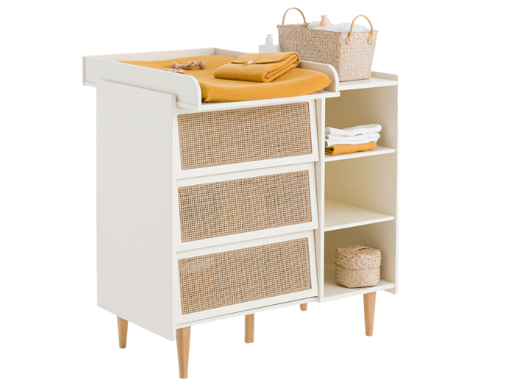 Commode avec espace à langer intégré, trois tiroirs, trois niches.