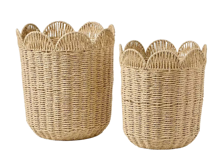 Deux paniers de rangement beiges de tailles différentes